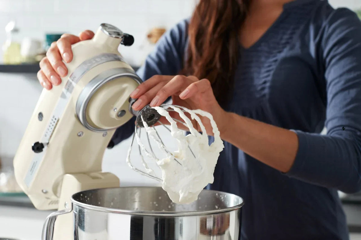KitchenAid 4,8 L 5KSM175 Artisan Küchenmaschine Steellover mit Edelstahl-Werkzeugen